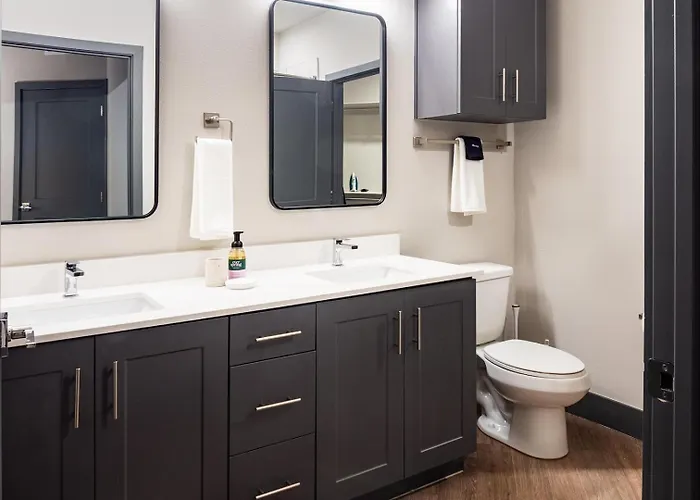 Landing - Santa Fe Square Apartment *