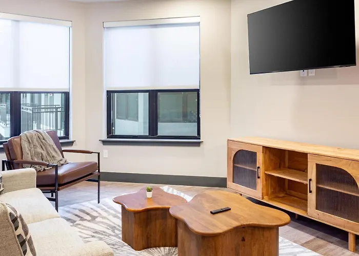 Landing - Santa Fe Square Apartment *