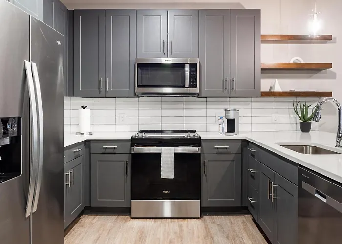 Landing - Santa Fe Square Apartment *