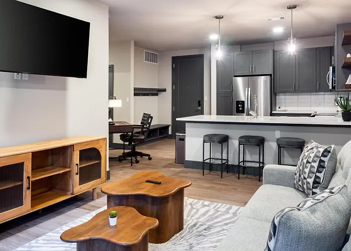 Landing - Santa Fe Square Apartment *